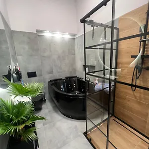 loft-w-centrum-z-jacuzzi.hotelswroclaw.com/